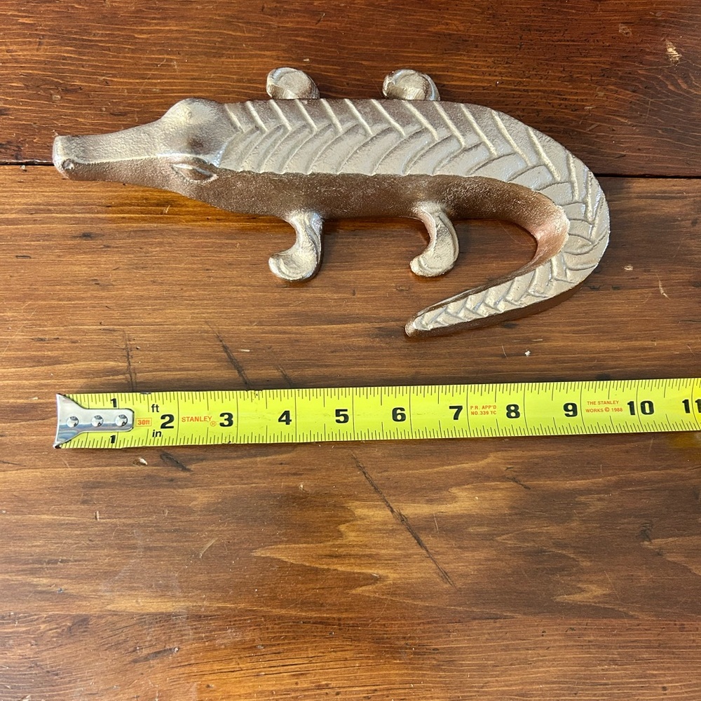 Gold tone Crocodile/Alligator Table Accent Figurine - Picture 4 of 4